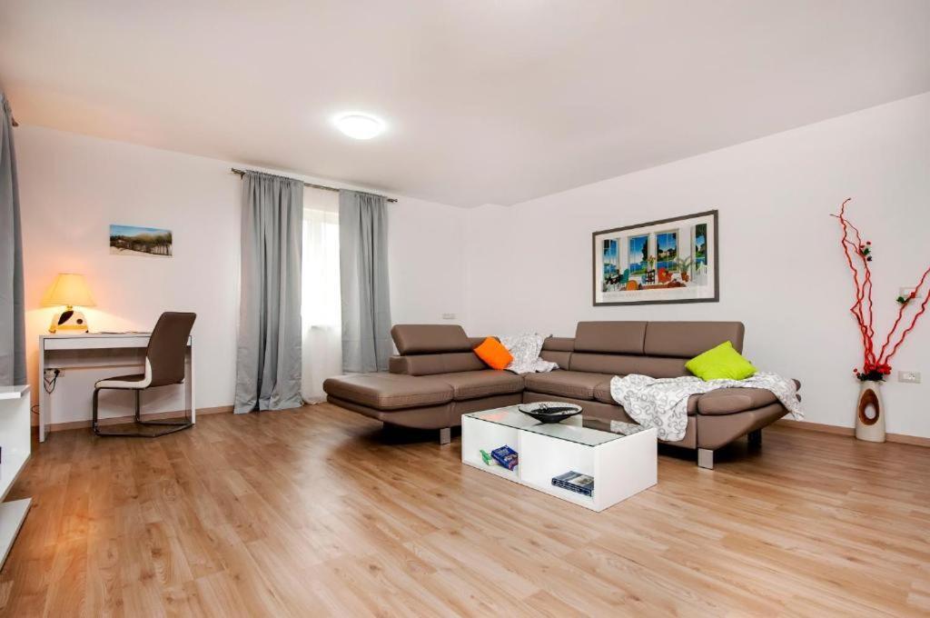 Aria Room And Apartmant Fuga Ровинь Экстерьер фото