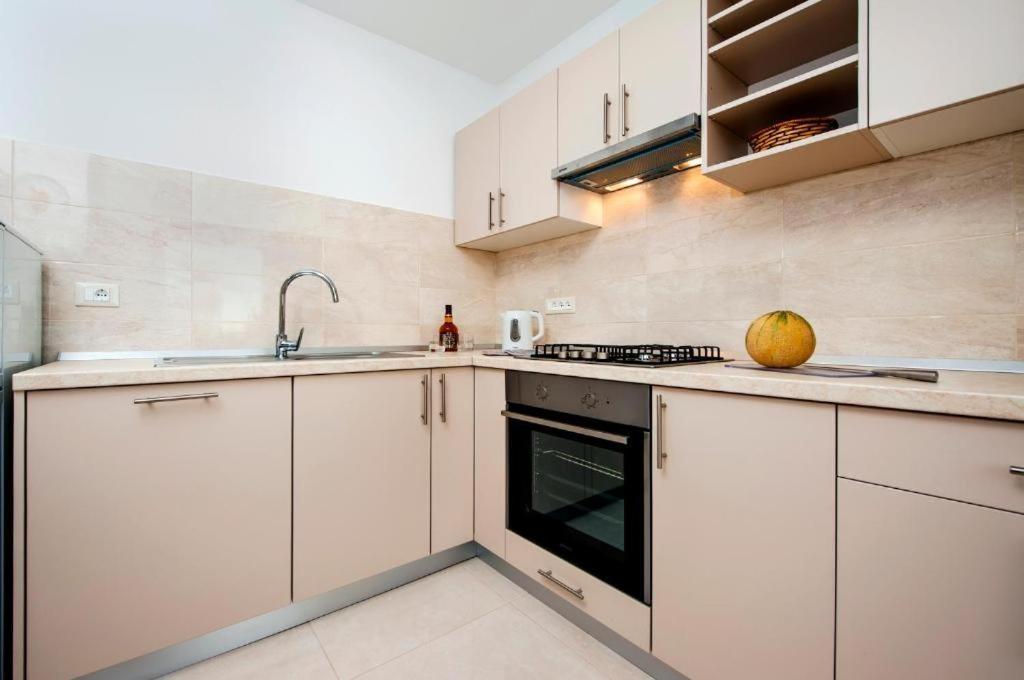 Aria Room And Apartmant Fuga Ровинь Экстерьер фото